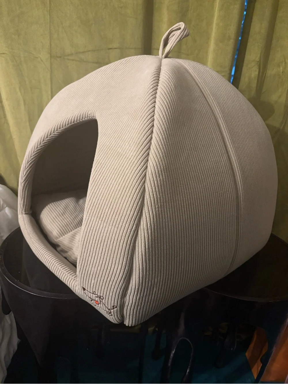 Cozy Pet Cave Bed : Used